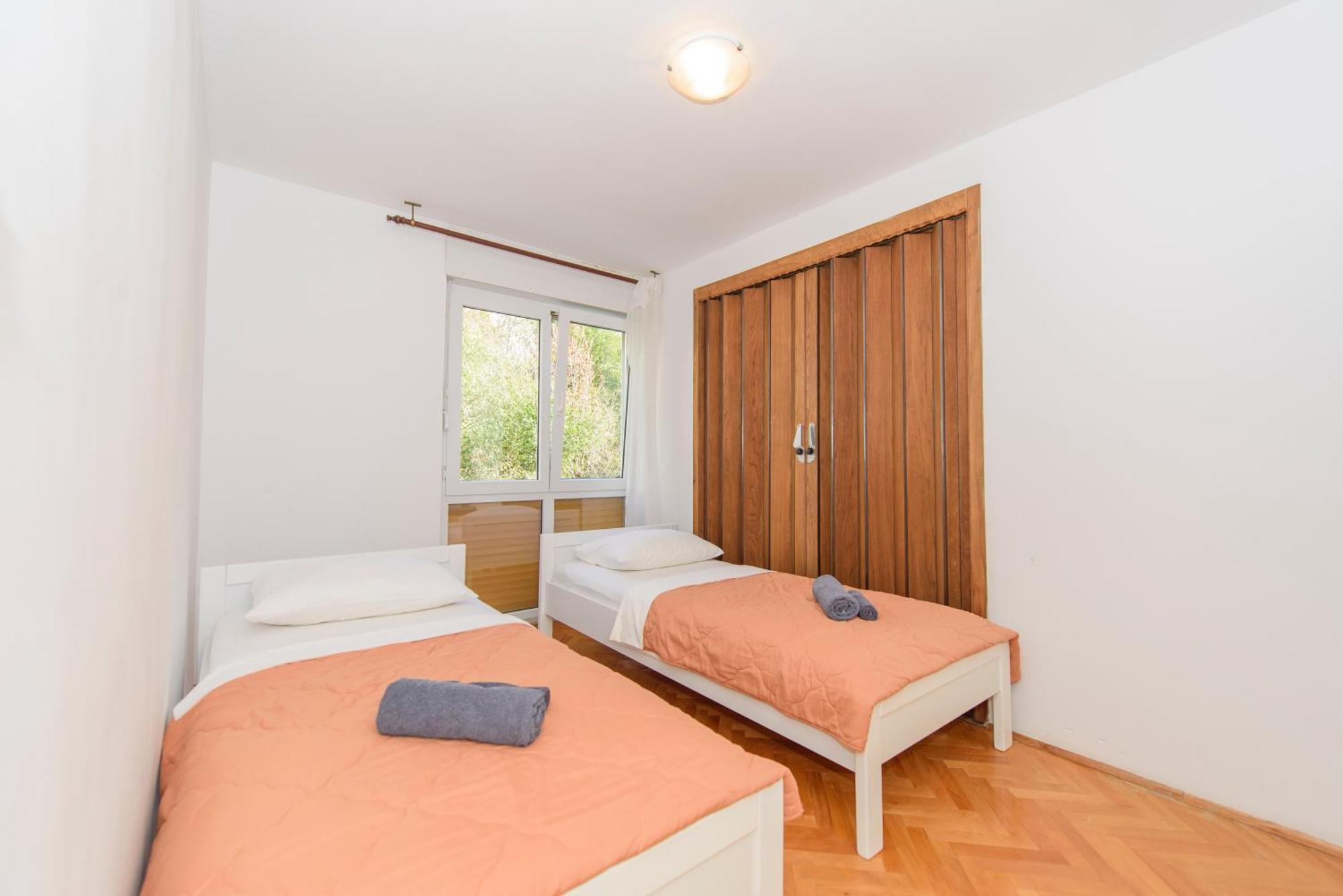 Sunny Apartment *