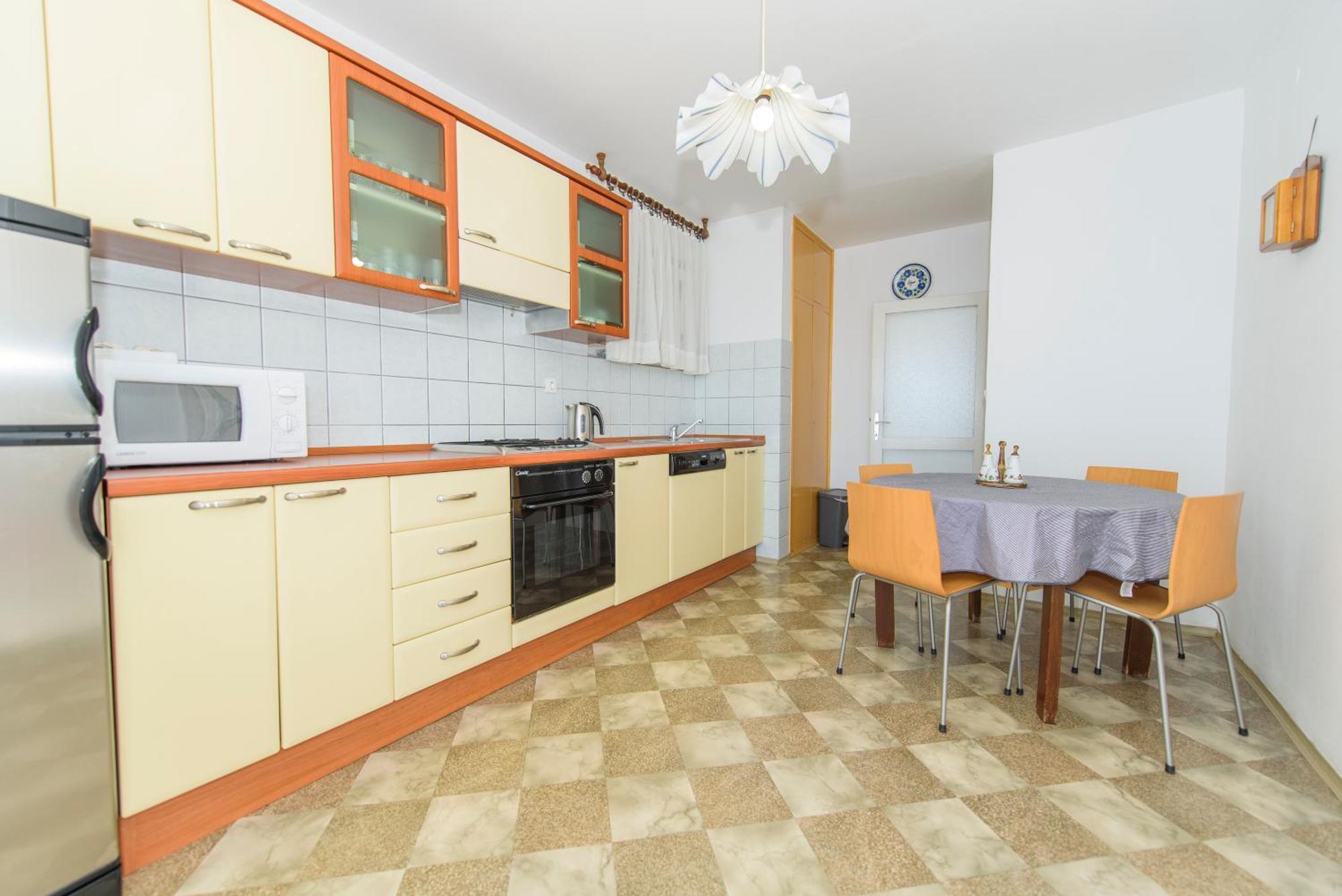 Sunny Apartment *
